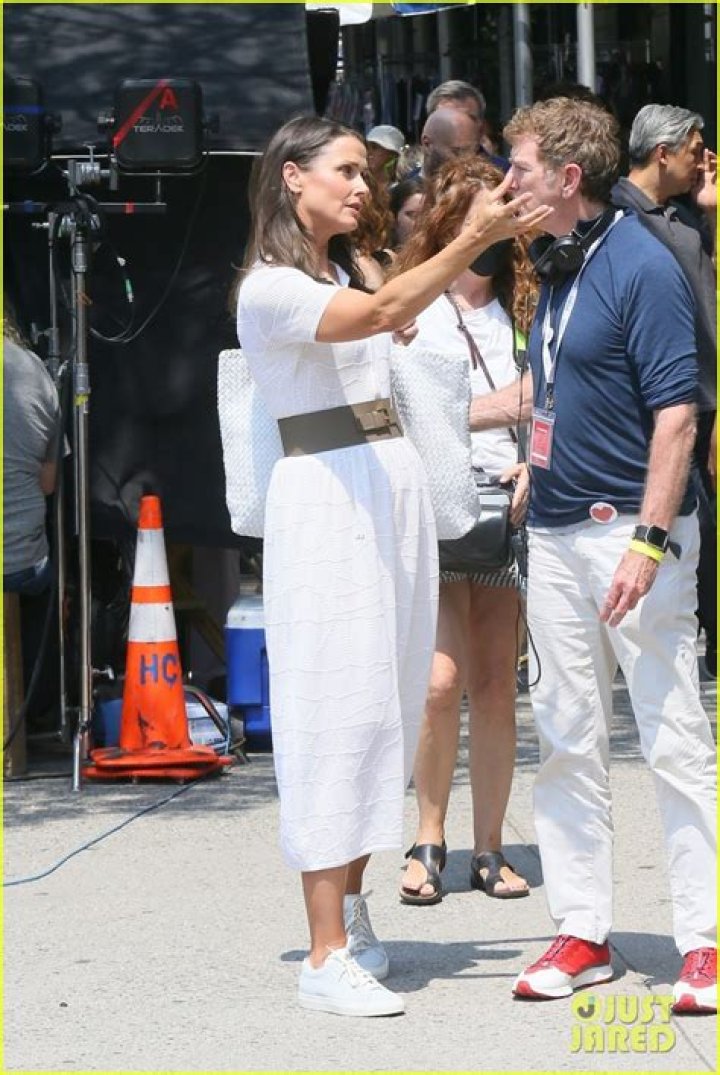 Bridget Moynahan & Sarah Jessica Parker talking