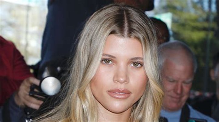 bronzer-stick-sofia-richie