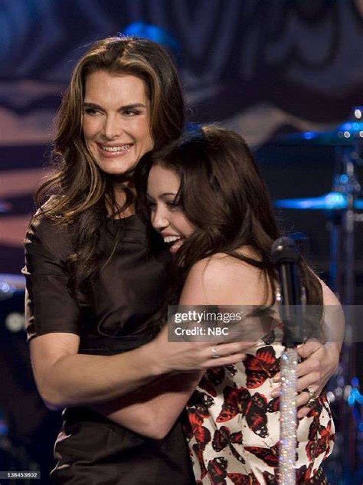 Brooke-Shields-miley-cyurs-ffn-ap