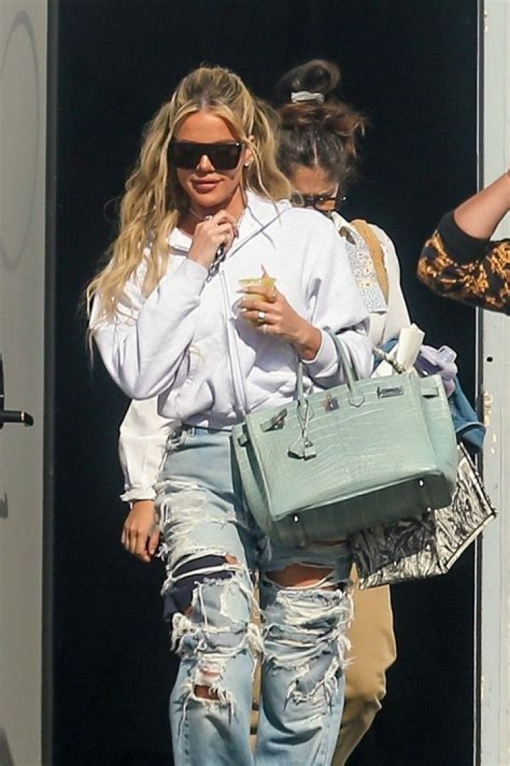 Calabasas, CA - *EXCLUSIVE* - Khloe Kardashian and Tristan Thompson were seen meeting up once again to co-parent their adorable daughter True, at dance class. The couple seemed at ease in each other's company after a rocky few months in which Tristan faced new cheating allegations. Khloe dressed casually in black leggings and a black top carried True before Tristan took her and carried her in to the class. Pictured: Khloe Kardashian, Tristan Thompson, True Thompson BACKGRID USA 17 AUGUST 2021 BYLINE MUST READ: IXOLA / BACKGRID USA: +1 310 798 9111 / UK: +44 208 344 2007 / *UK Clients - Pictures Containing Children Please Pixelate Face Prior To Publication*