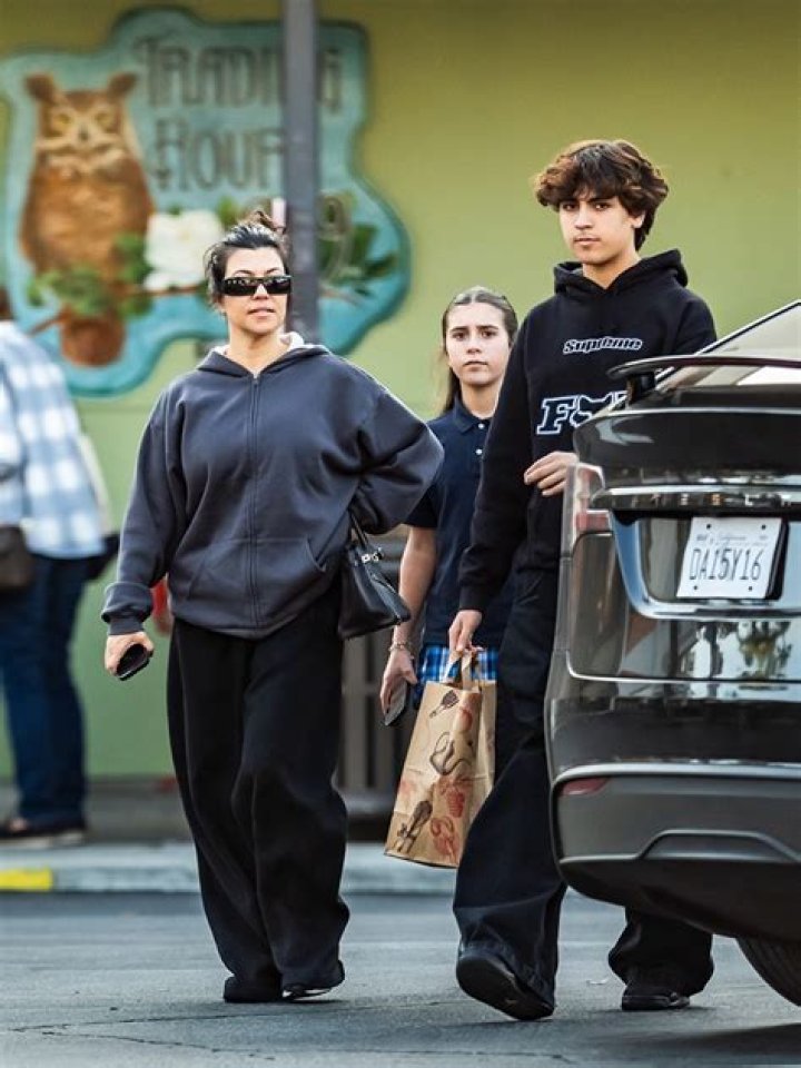 Calabasas, CA - *EXCLUSIVE* - Kourtney Kardashian sports an all-black ensemble as she takes her youngest son Reign Aston Disick to get some Italian food in Calabasas. The newly married reality star may be longing for some of the amazing food she had during her recent trip to Portofino while celebrating her wedding to Travis Barker. Pictured: Kourtney Kardashian BACKGRID USA 3 JUNE 2022 USA: +1 310 798 9111 / UK: +44 208 344 2007 / *UK Clients - Pictures Containing Children Please Pixelate Face Prior To Publication*