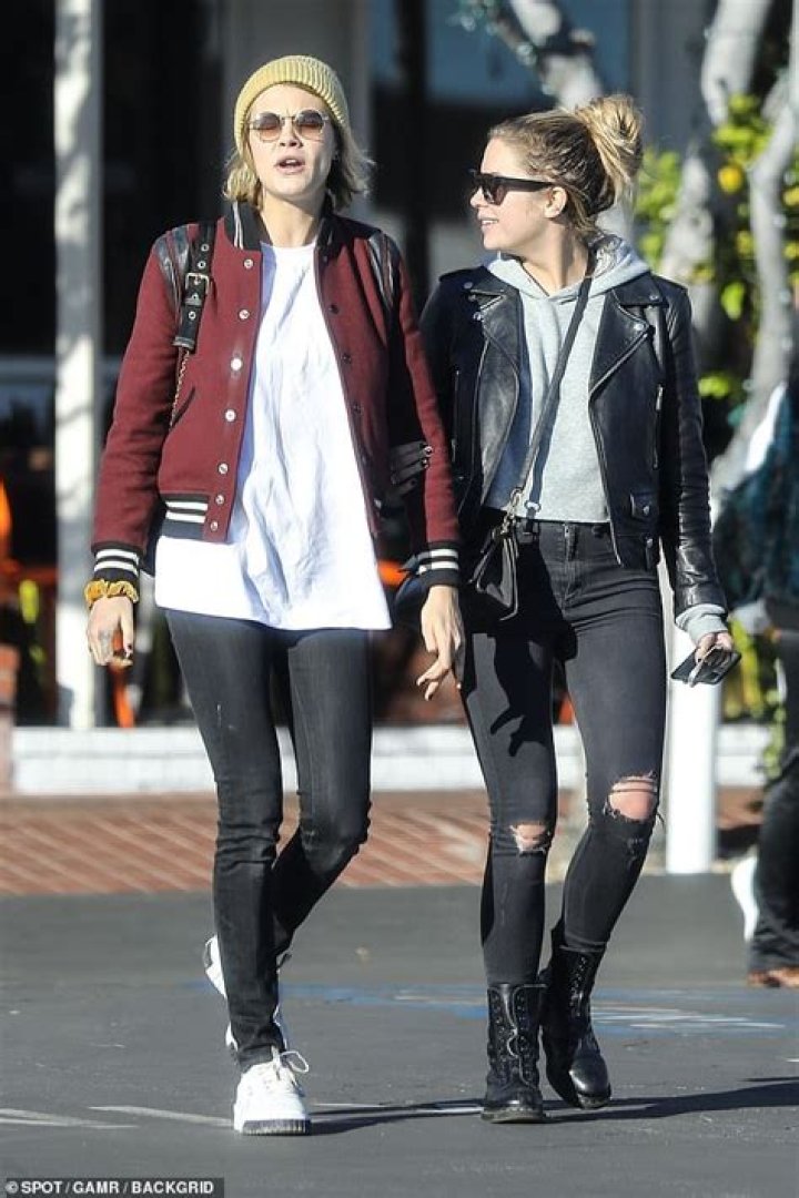 Cara Delevigne and girlfriend Ashley Benson seen leaving hotel Costes with Kaia Gerber during Paris Fashion Week Women Fall Winter 2020 Pictured: Cara Delevingne,Ashley Benson and Kaia Gerber Ref: SPL5151409 250220 NON-EXCLUSIVE Picture by: MCvitanovic / SplashNews.com Splash News and Pictures Los Angeles: 310-821-2666 New York: 212-619-2666 London: +44 (0)20 7644 7656 Berlin: +49 175 3764 166 World Rights
