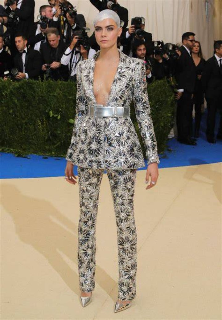 Cara-Delevinge-met-gala-2017-beauty
