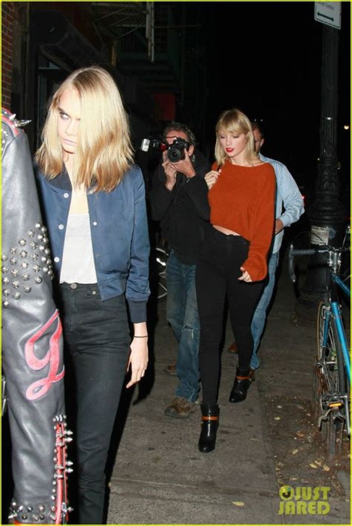 Cara Delevingne grabs dinner at Nobu Malibu with family and friends in Malibu. 29 Jul 2020 Pictured: Cara Delevingne. Photo credit: Photographer Group/MEGA TheMegaAgency.com +1 888 505 6342 (Mega Agency TagID: MEGA691455_001.jpg) [Photo via Mega Agency]