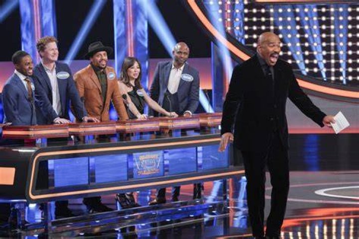 CELEBRITY FAMILY FEUD - "Cedric The Entertainer vs. Wayne Brady and The Hills: New Beginnings vs. Jersey Shore: Family Vacation" - Television host and comedian Wayne Brady takes on Cedric The Entertainer and the cast of "The Neighborhood" and then the biggest pop-culture reality shows go head-to-head when the kids from SoCal "The Hills: New Beginnings" compete against their East Coast rivals and the stars of "Jersey Shore: Family Vacation." ABC's "Celebrity Family Feud" airs SUNDAY, JUNE 28 (8:00-9:00 p.m. EDT), on ABC. (ABC/Byron Cohen) TERRELL KINCEY, WAYNE BRADY, LINDA NEWTON, JONATHAN MANGUM, MANDIE TAKETA, JASON FORDHAM