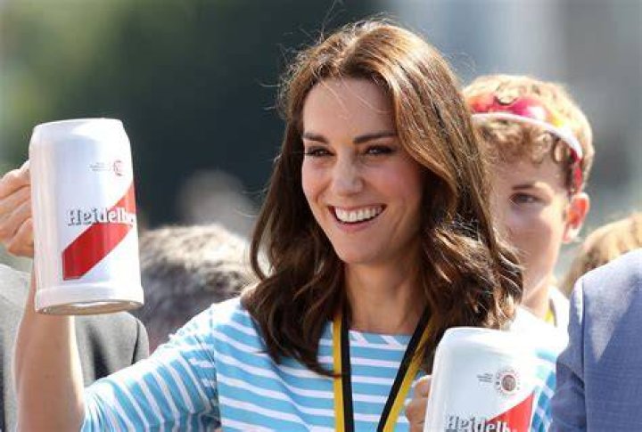 Celebs Drinking Beer: Photos