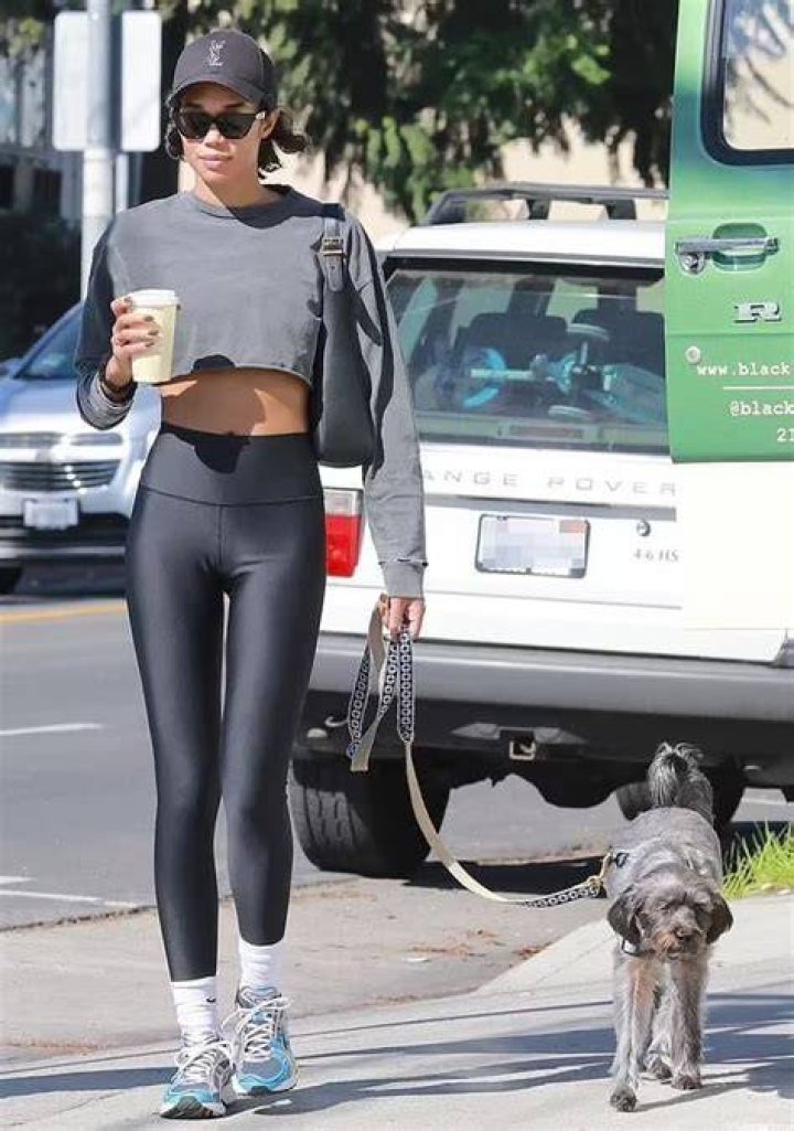 Celebs Wearing Leggings With Sports Bras