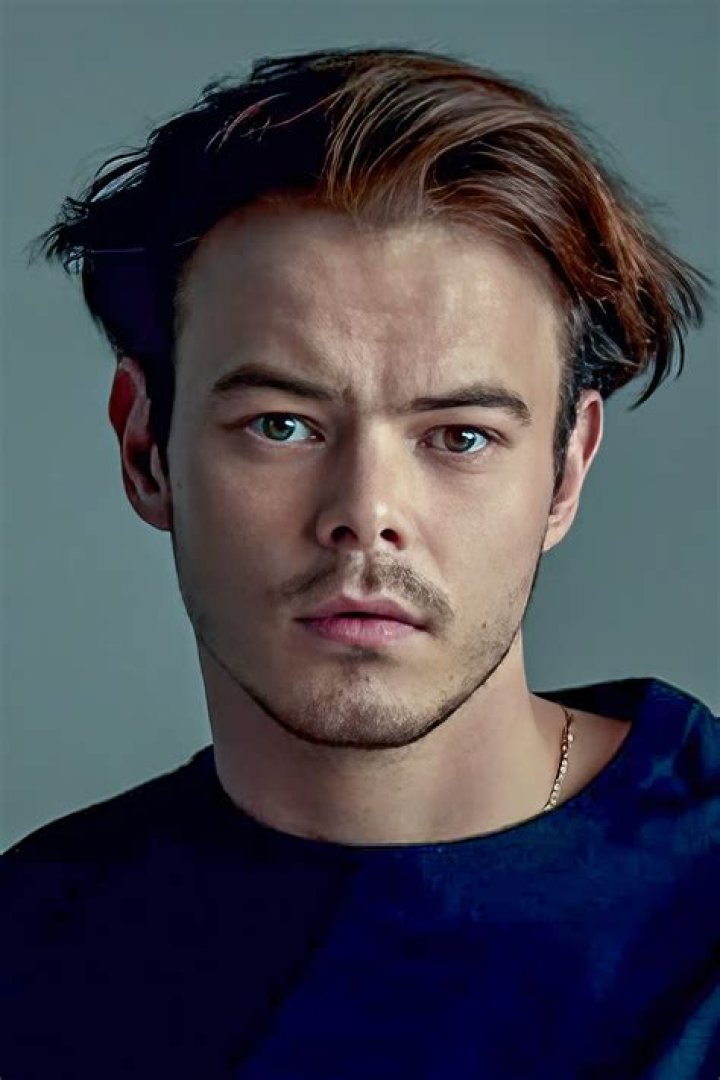 Charlie Heaton Photos