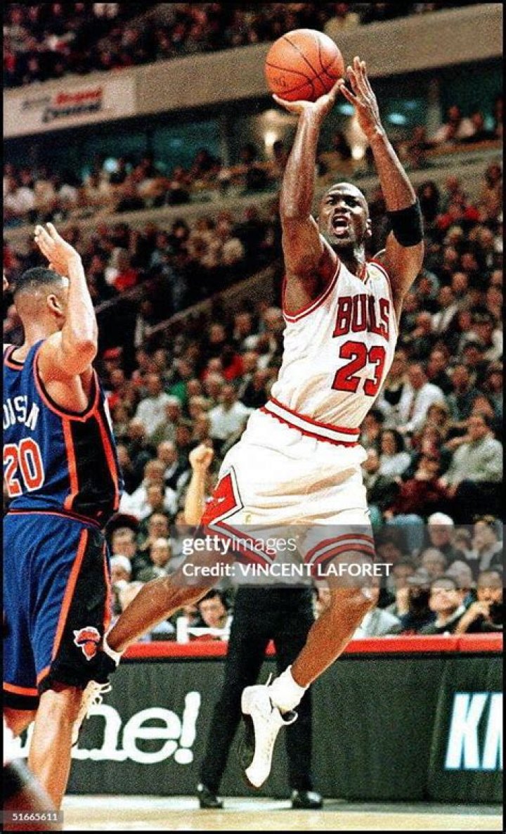 Chicago Bulls Guard Michael Jordan catches his breath during the second quarter of his comeback game against the Indiana Pacers, Indianapolis, In. Jordan played 43 minutes in the 103-96 overtime loss to the Pacers Michael Jordan 1995, Indianapolis, USA