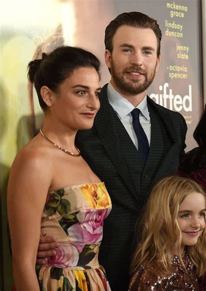chris-evans-jenny-slate-awkward-hug-rex