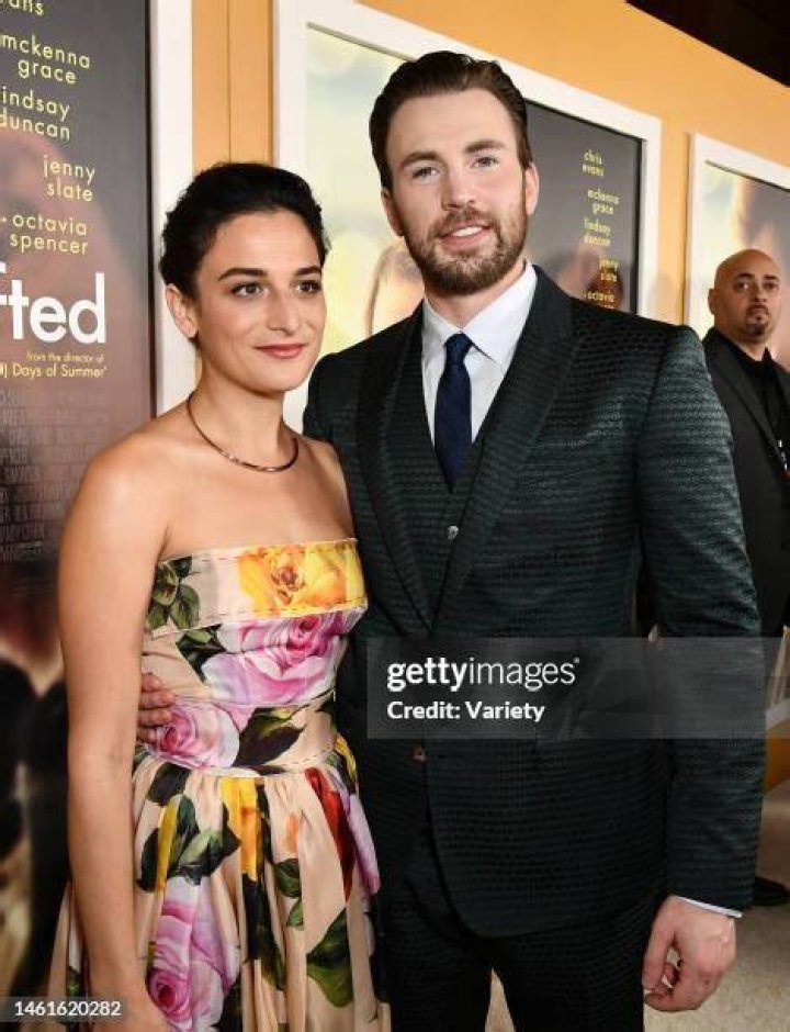 chris-evans-&-jenny-slate-make-red-carpet-debut-ftr