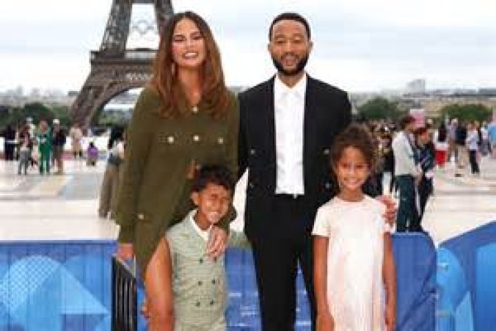Chrissy Teigen & Daughter Luna