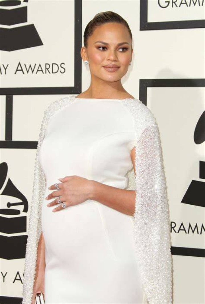 chrissy-teigen-grammys-2016-grammy-awards-best-dressed