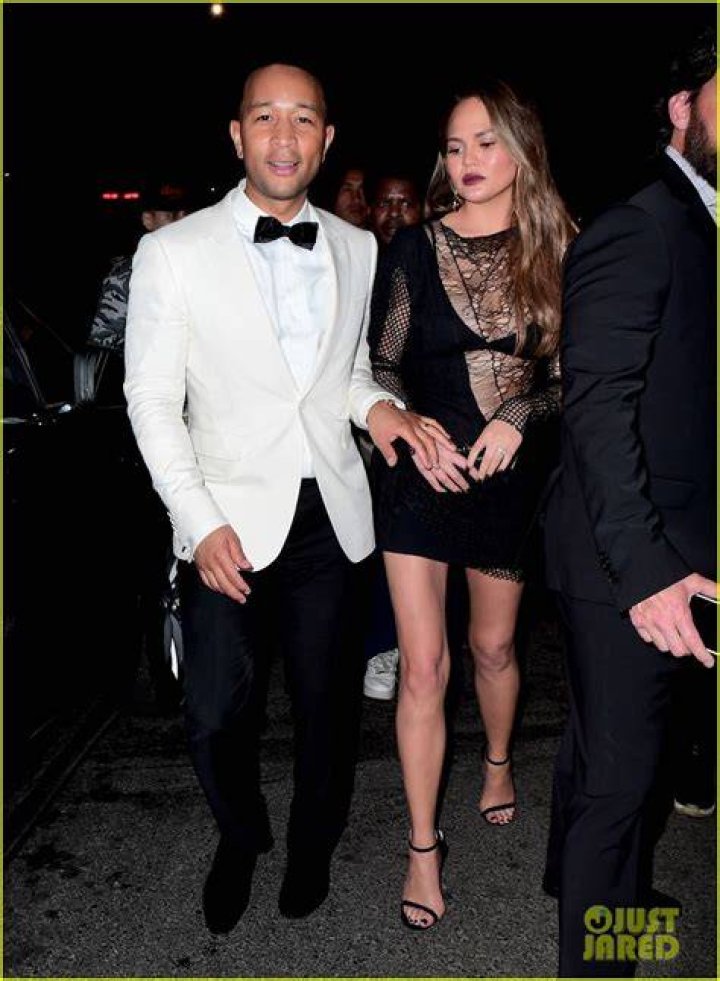 Chrissy Teigen seen posing while leaving the NBC studios after her appearance at The Tonight Show Starring Jimmy Fallon in NYC. 28 Oct 2021 Pictured: Chrissy Teigen. Photo credit: ZapatA/MEGA TheMegaAgency.com +1 888 505 6342 (Mega Agency TagID: MEGA800429_003.jpg) [Photo via Mega Agency]