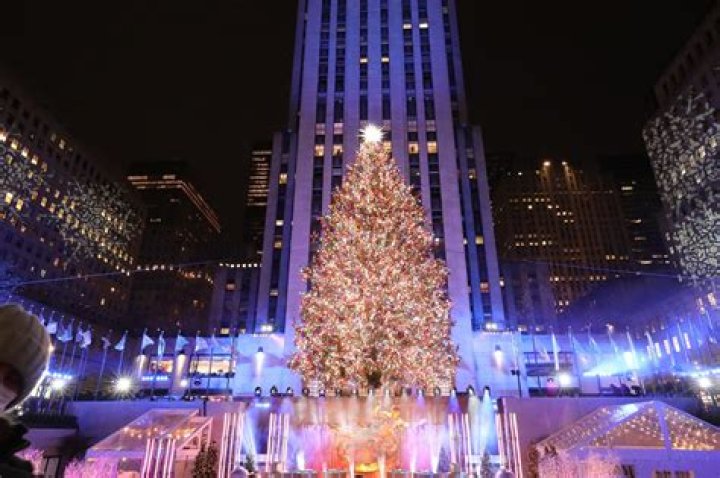 christmas-tree-lighting-rockefeller-center-2016-1