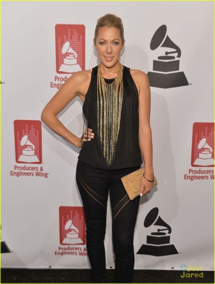 Colbie-Caillat-grammys-2014-grammy-awards-ftr