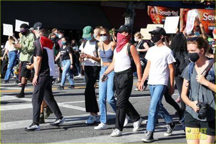 Cole Sprouse & Kaia Gerber walking