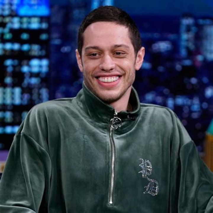 Comedian and actor Pete Davidson and his songstress fianc?e Ariana Grande were seen leaving home together in New York, NY. Pictured: Pete Davidson,Ariana Grande Ref: SPL5026189 200918 NON-EXCLUSIVE Picture by: SplashNews.com Splash News and Pictures Los Angeles: 310-821-2666 New York: 212-619-2666 London: 0207 644 7656 Milan: +39 02 4399 8577 Sydney: +61 02 9240 7700 World Rights