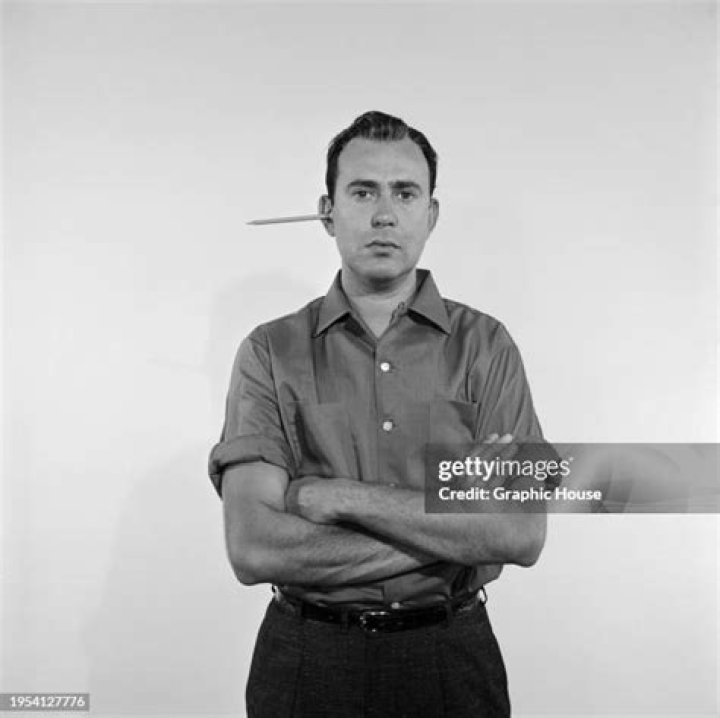 Comedian and film director Carl Reiner, 71, poses following an interview, New York. Reiners latest project is Fatal Instinct, a burlesque of 1940s film noir and of such recent film as Fatal Attraction and Basic Instinct Carl Reiner New York 1993, New York, USA