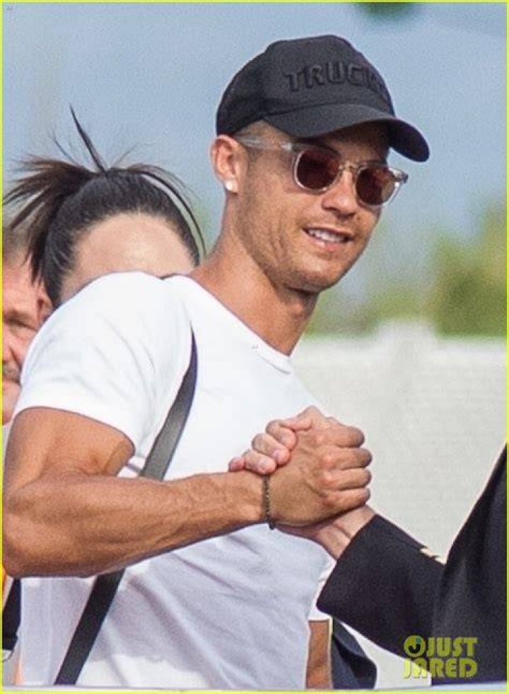 Cristiano Ronaldo & Family Leave Greece