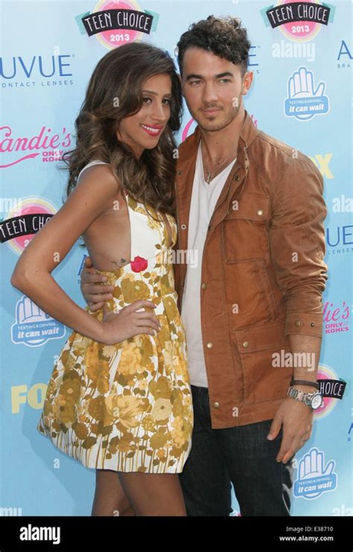 Danielle-Deleasa-Kevin-Jonas-teen-choice-awards-2013-ftr-