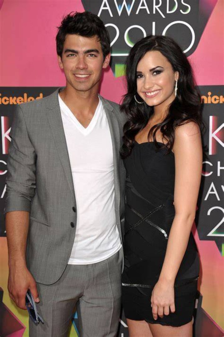 Demi Lovato and Joe Jonas look so cute dating in 2010