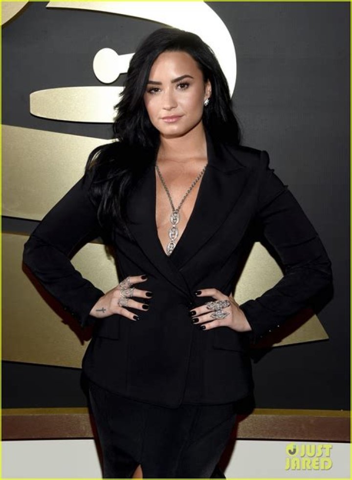 demi-lovato-grammys-2016-grammy-awards-best-dressed