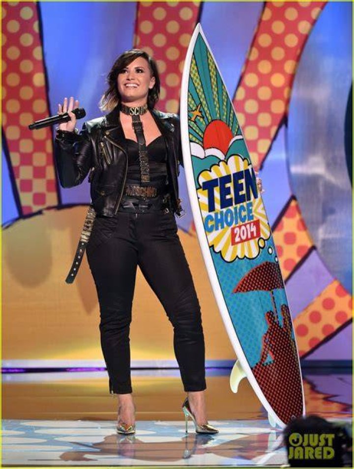 Demi-Lovato-teen-choice-awards-2013