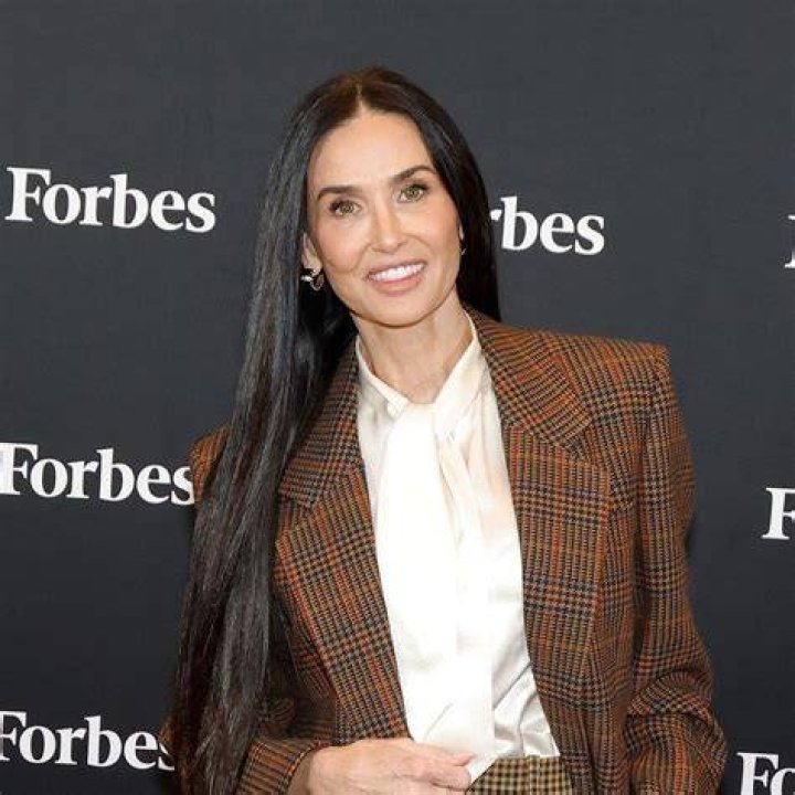 demi-moore-cheaed-on-