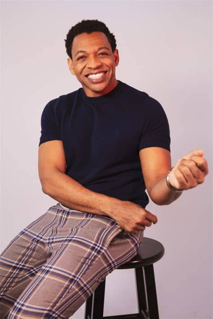 Derrick Baskin, star of Broadway's 'Ain't Too Proud,' stops by HollywoodLife to talk about the show, his friendship with Otis Williams & more.