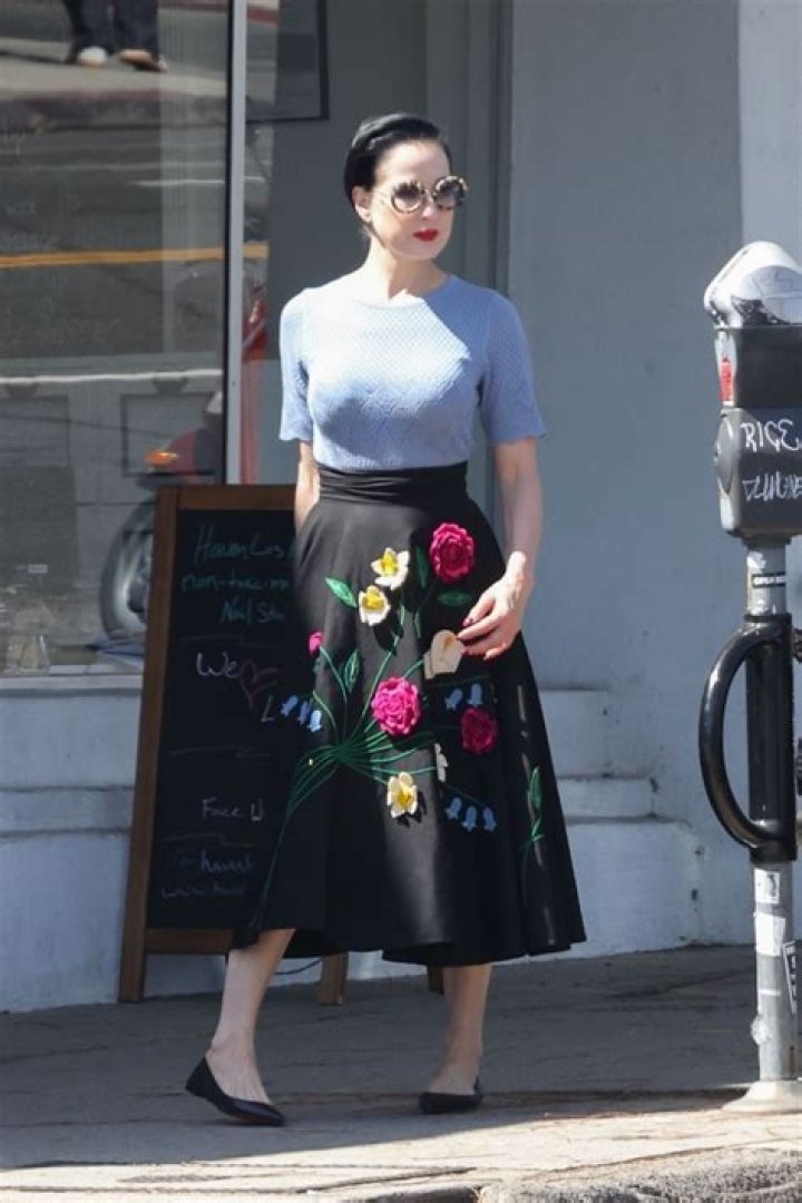 Dita Von Teese Stuns At Elton John&rsquo;s Party