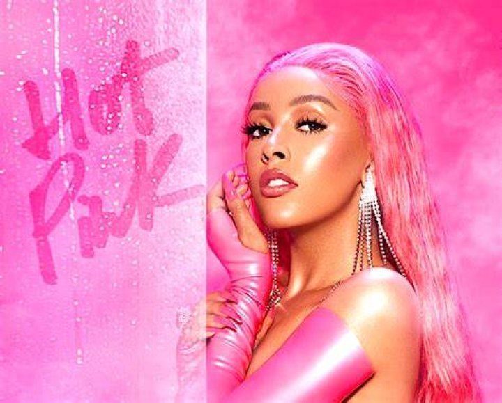 Doja Cat in pink