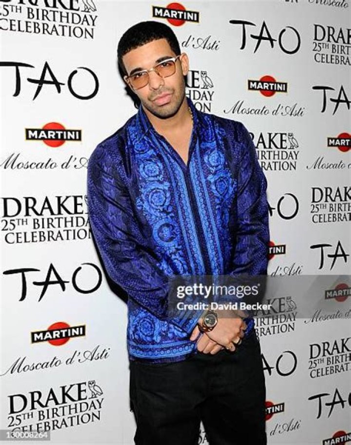 Drake arrives at his birthday party at Sexy Fish In Miami. Pictured: Drake Ref: SPL5496900 251022 NON-EXCLUSIVE Picture by: Pichichipixx / SplashNews.com Splash News and Pictures USA: +1 310-525-5808 London: +44 (0)20 8126 1009 Berlin: +49 175 3764 166 World Rights