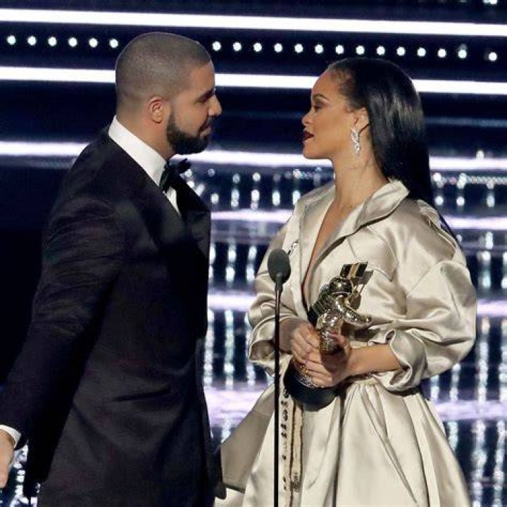 Drake Gives Rihanna The Video Vanguard Award
