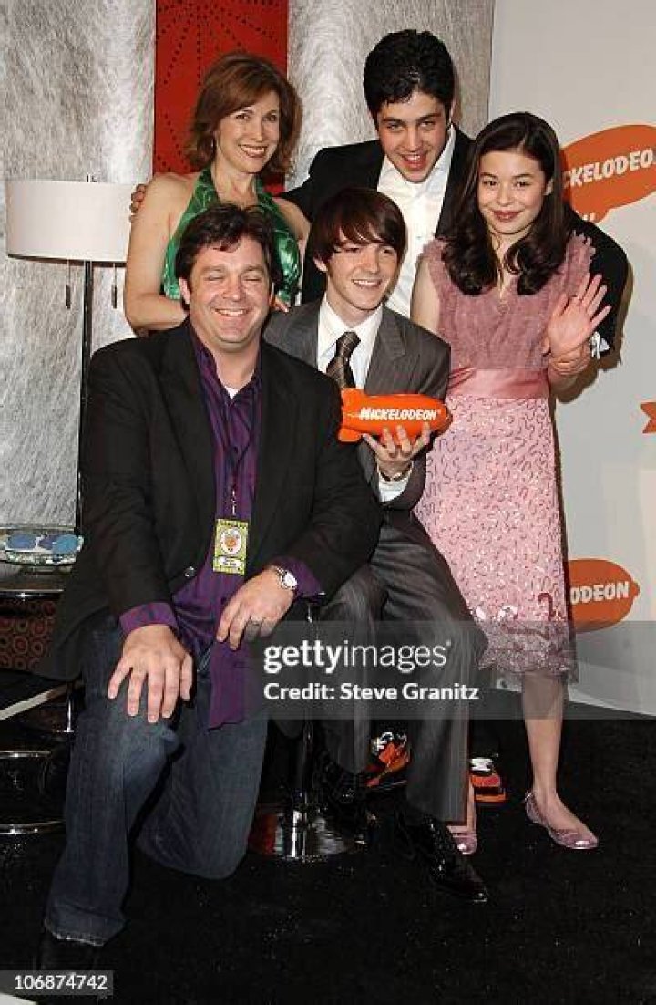 DRAKE & JOSH, Jonathan Goldstein, Miranda Cosgrove, Drake Bell, Josh Peck, Nancy Sullivan, 2004-07. &copy; Nickelodeon / Courtesy: Everett Collection