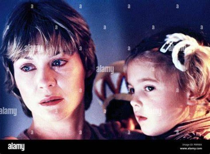 Drew Barrymore, Dee Wallace