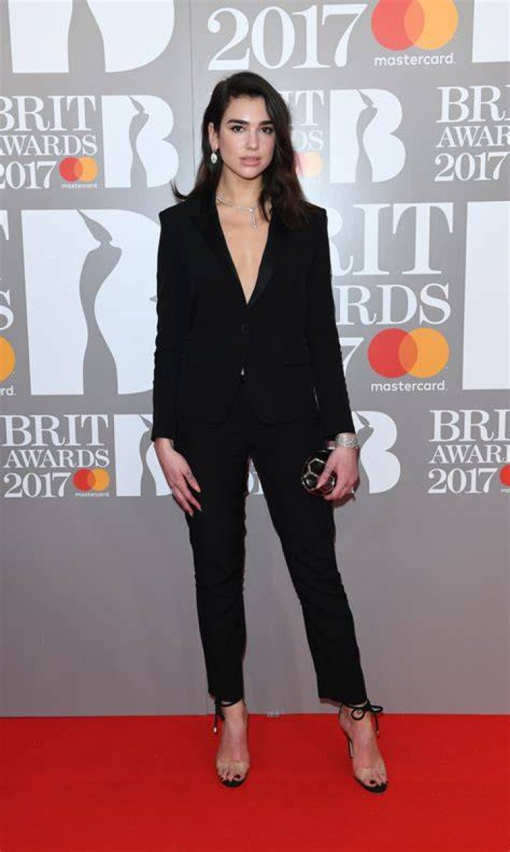 dua-lipa-brit-awards-2017