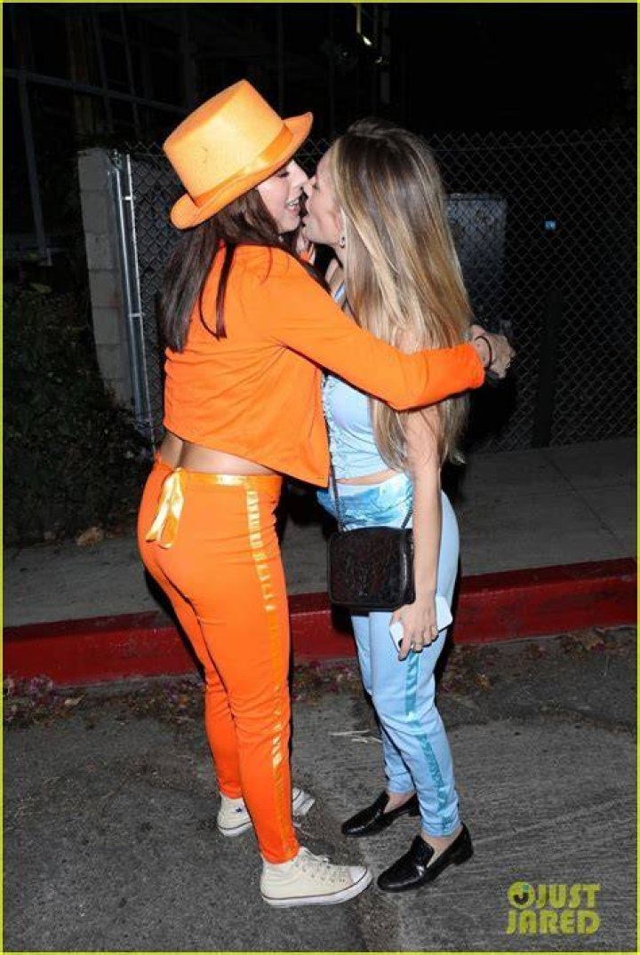 Dylan Penn kissing