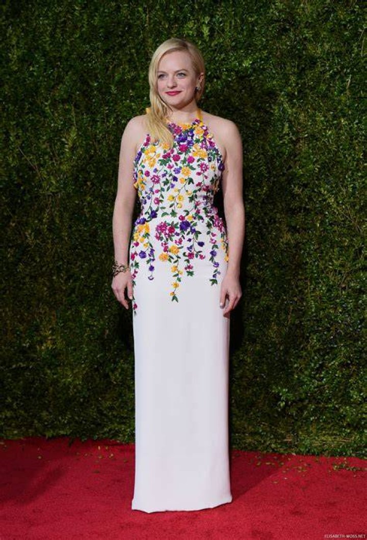 Elisabeth-Moss-2015-tony-awards
