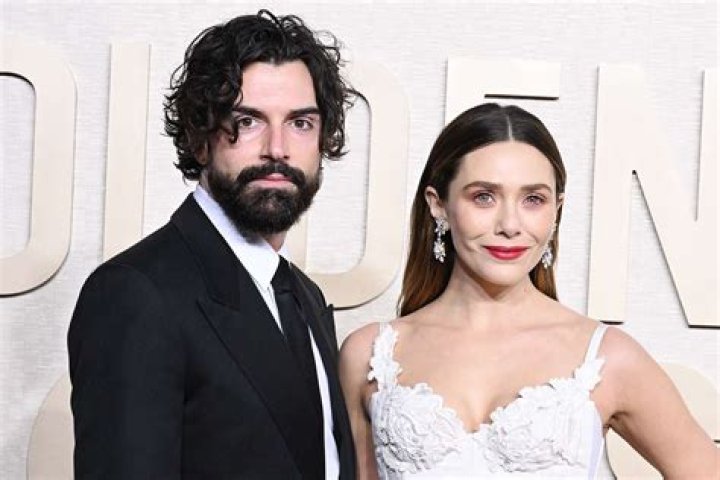 Elizabeth Olsen & Robbie Arnett Leave the Gym