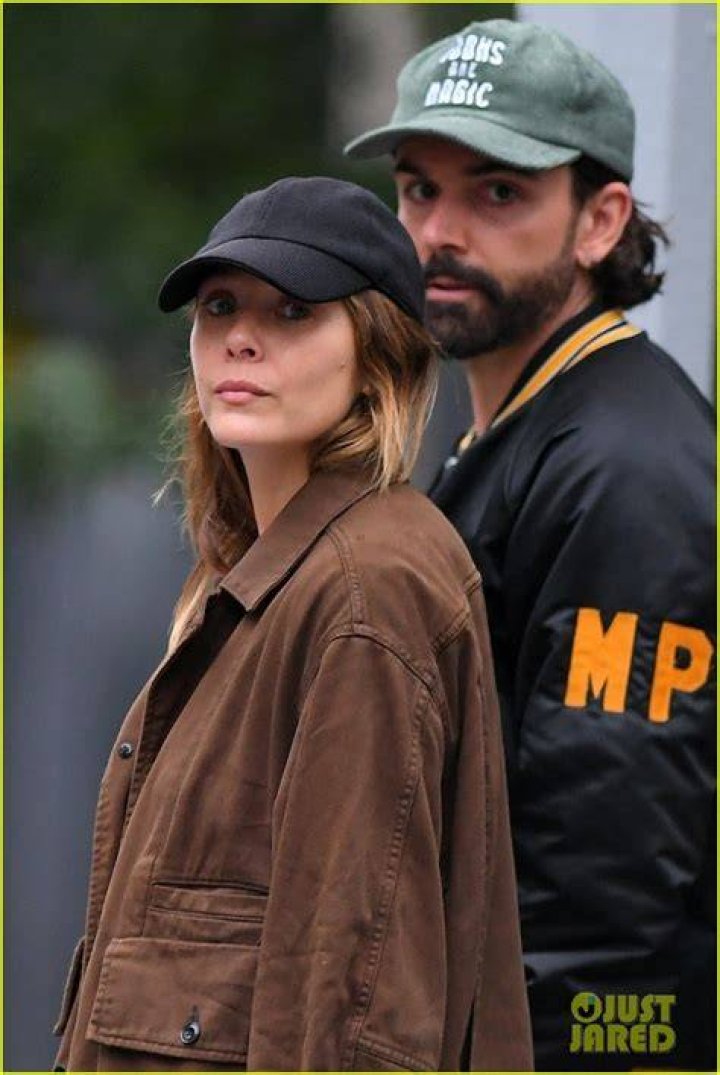 Elizabeth Olsen & Robbie Arnett Walk