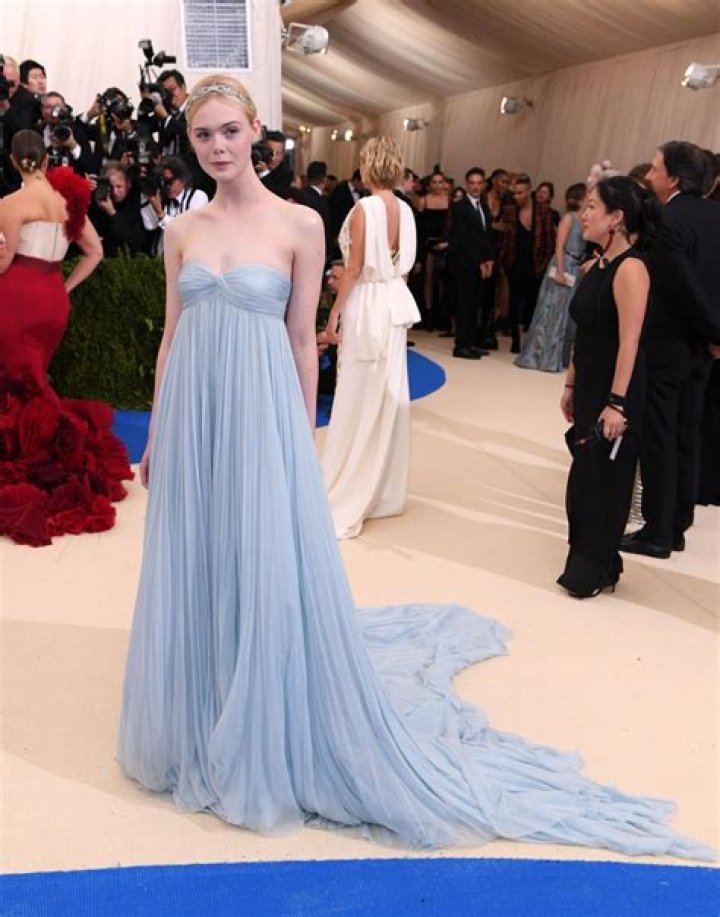 Elle-Fanning-met-gala-2017-beauty