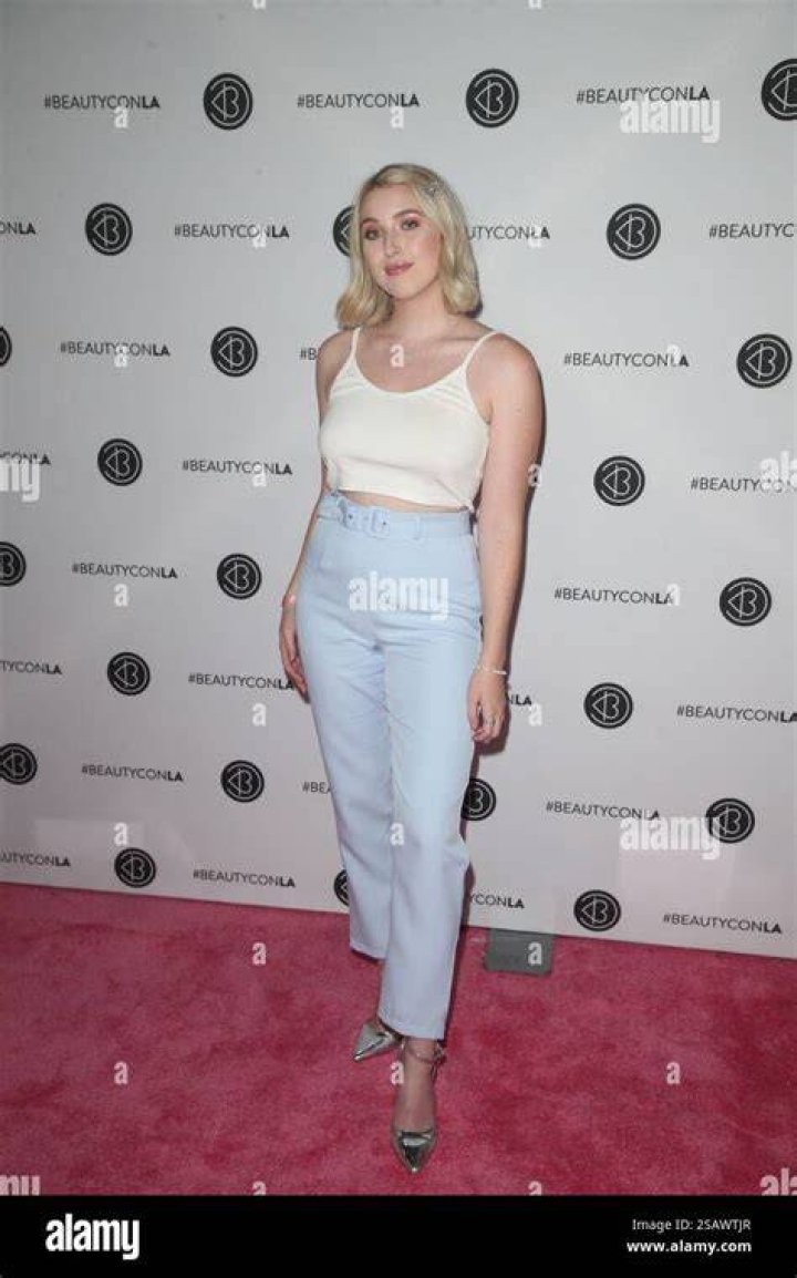 Elli Moore Attends Beautycon Festival