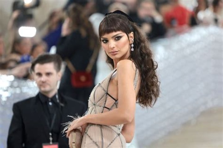 Emily Ratajkowski Cleavage