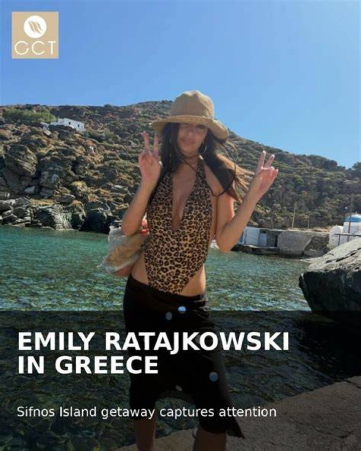 Emily Ratajkowski In Greece