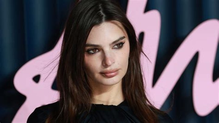 Emily Ratajkowski&rsquo;s Strikes A Pose During A Photo Shoot