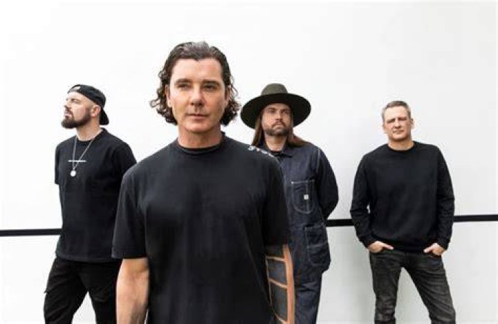 Encino, CA - *EXCLUSIVE* Bush frontman Gavin Rossdale treats his oldest and unrecognizable son Kingston to some takeout from Larsen's Steakhouse in Encino. Pictured: Gavin Rossdale BACKGRID USA 4 MAY 2022 USA: +1 310 798 9111 / UK: +44 208 344 2007 / *UK Clients - Pictures Containing Children Please Pixelate Face Prior To Publication*