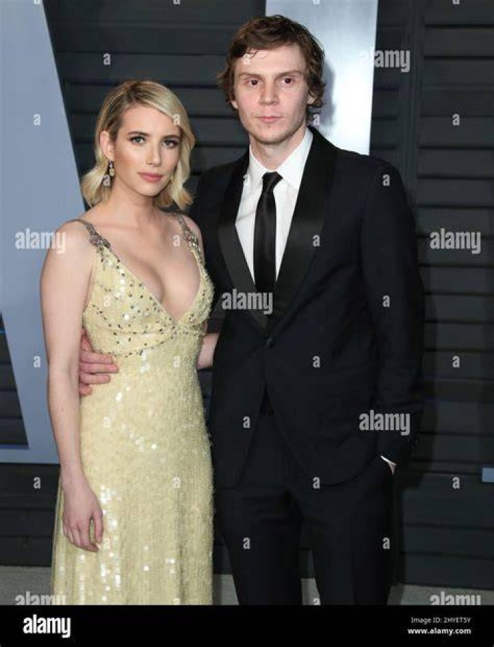 evan-peters-emma-roberts-vanity-fair-oscars-2017-academy-awards-rec