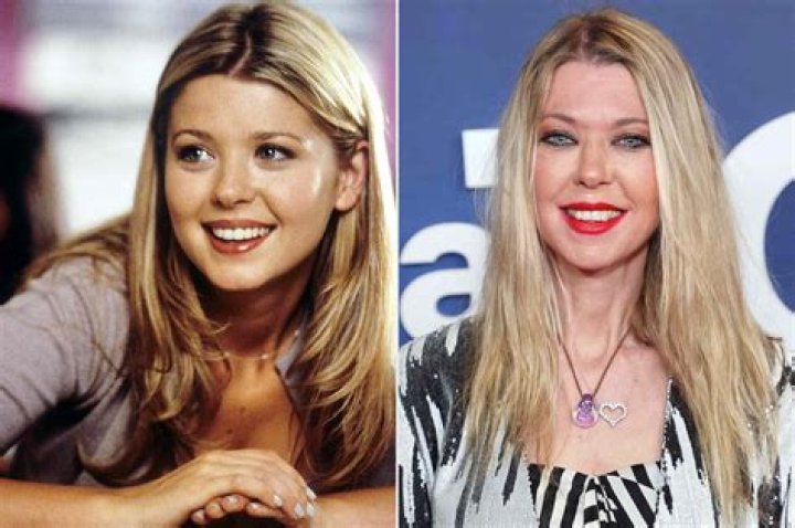 EXCLUSIVE: American Pie actress Tara Reid wears a pink bikini as she hits the beach with friends in Miami. 11 May 2021 Pictured: Tara Reid. Photo credit: MEGA TheMegaAgency.com +1 888 505 6342 (Mega Agency TagID: MEGA753576_005.jpg) [Photo via Mega Agency]