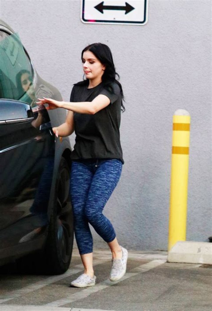 EXCLUSIVE: Ariel Winter picks up an ice cream cake on her way to a birthday party at Baskin Robbins in Los Angeles on Wednesday. 08 Jul 2020 Pictured: Ariel Winter. Photo credit: MEGA TheMegaAgency.com +1 888 505 6342 (Mega Agency TagID: MEGA687342_012.jpg) [Photo via Mega Agency]